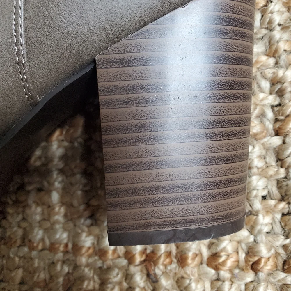 Tan color boots size 10 women's New with 3 inch high chunky heels by Lil…